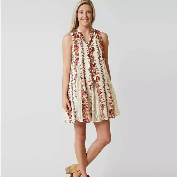 coco + jaimeson Dresses & Skirts - coco + jaimeson small floral lacy babydoll dress